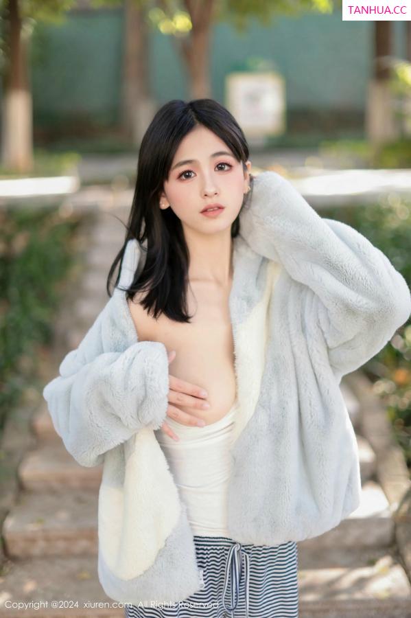   [XiuRen]高清写真图 2024.12.16 No.9605 奶芙乔乔 美腿黑丝第17张图片